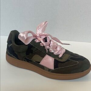 Camouflage Sneaker with Pink Satin Laces